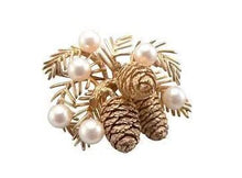 Load image into Gallery viewer, Pinecones &amp; Pearls - Candle
